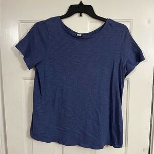 Old Navy Blouse. Ties in back. Size M. Normal wear. Very clean. Smoke free.